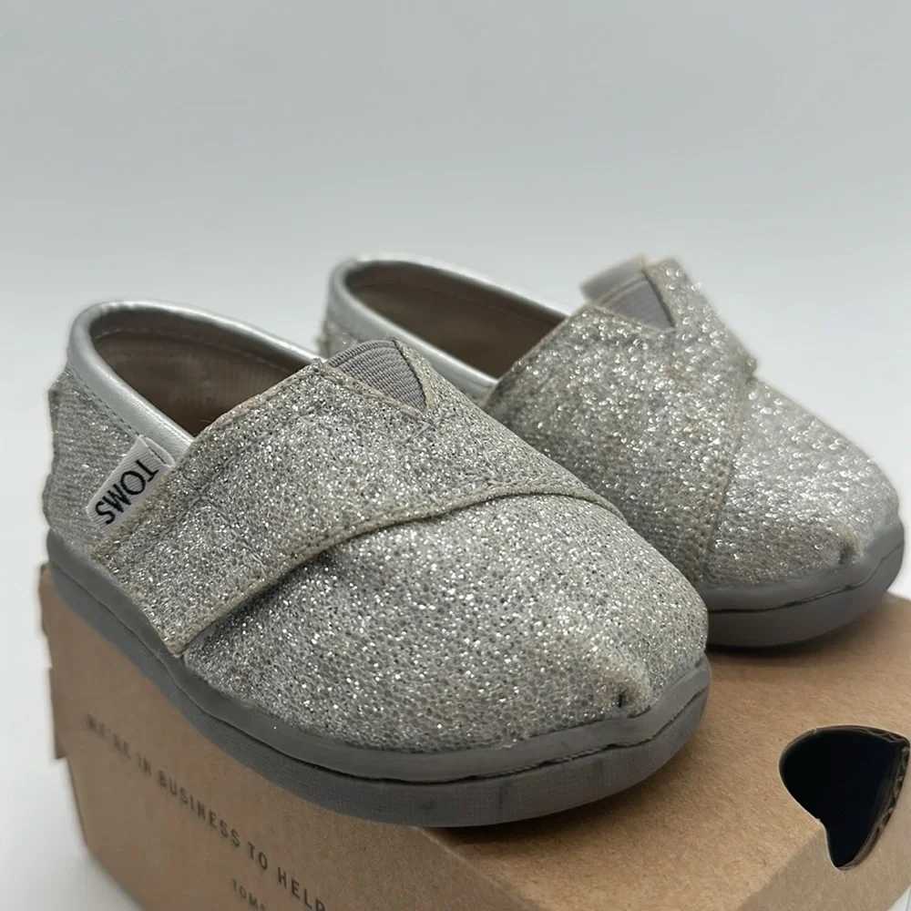 Toms Tiny Classic Silver Glimmer Girls Toddler Flats Toddler Size 4 With Box EUC